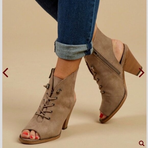 WOMENS SHOES - Picture 1 of 9